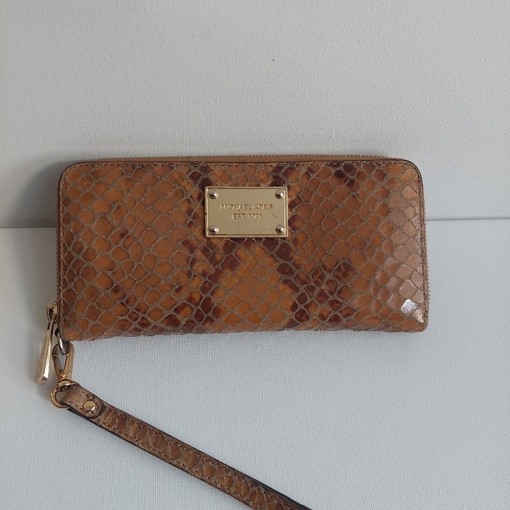 Michael Kors Long Wallet Zippered Wallet Wristlet. (Bag E)